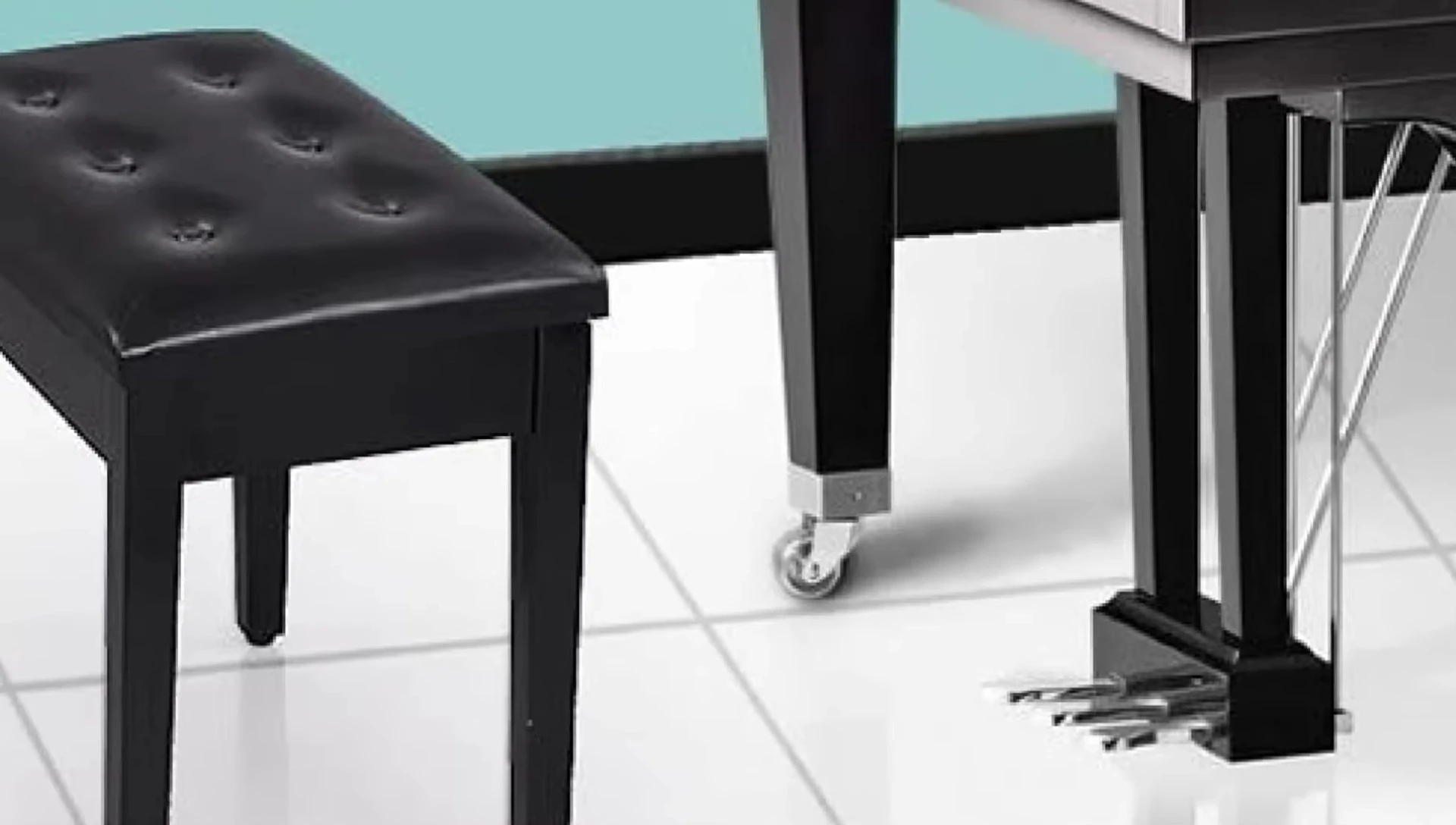 Storage compartment under the Songmics bench