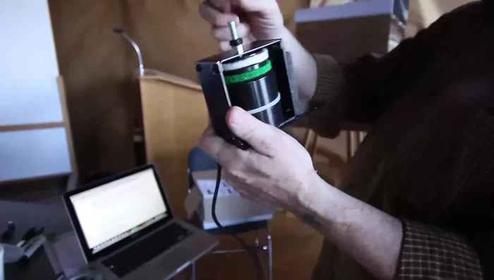 Tighten the lock nut.