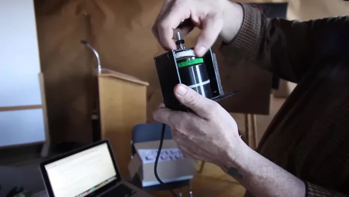 Tighten the lock nut.