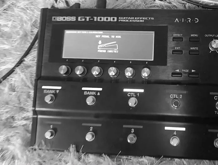 Move pedal to maximum (toe forward position). Press 'right' to confirm.