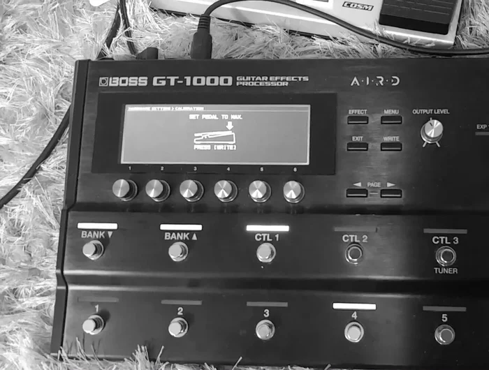 Move pedal to maximum (toe forward position). Press 'right' to confirm.