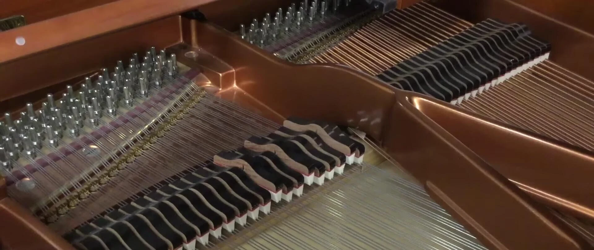 Explanation of the middle pedal's function on an upright piano – often a practice mute.