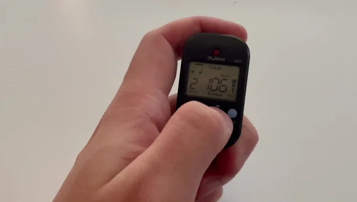 Adjust the sound (same sound for all beats or different sounds) using the 'select' button and up/down buttons.