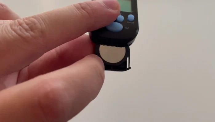 Replace the battery using the battery compartment on the bottom.