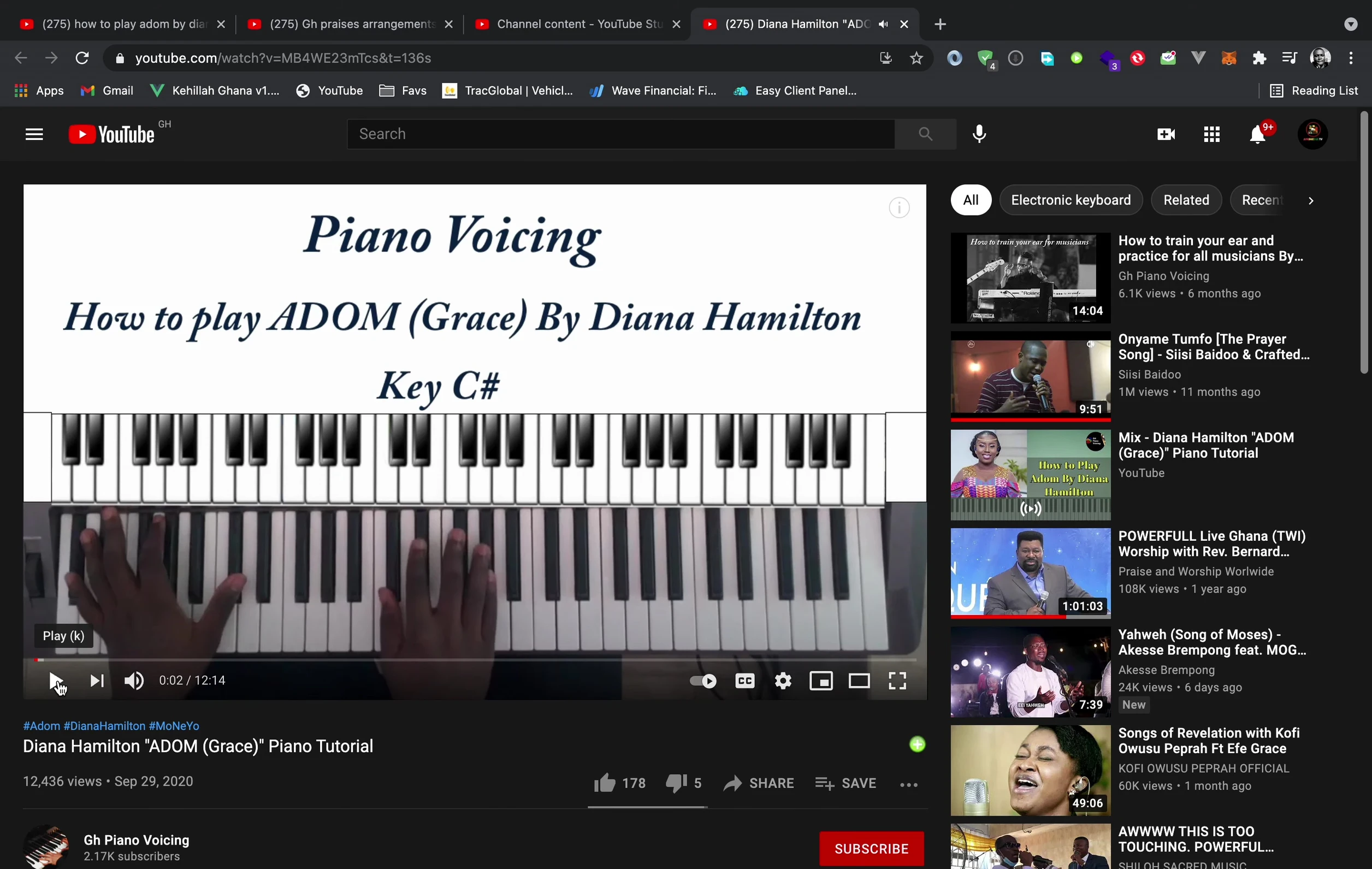 Screenshot showing the reviewer's criteria for evaluating piano tutorials, focusing on playing in the original key.