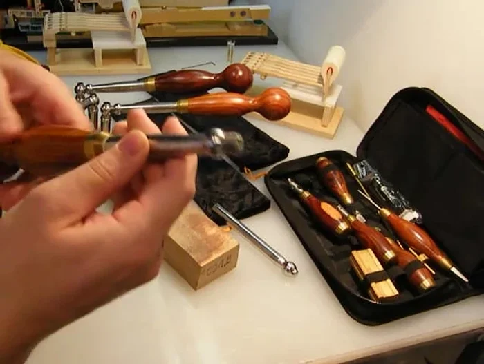 Caution about variations in thread between different manufacturers' tips and heads, recommending purchasing a complete set from a single supplier.