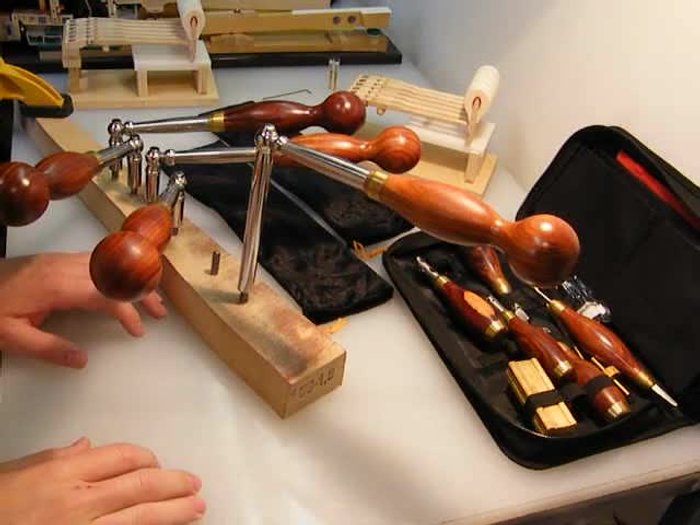 Caution about variations in thread between different manufacturers' tips and heads, recommending purchasing a complete set from a single supplier.