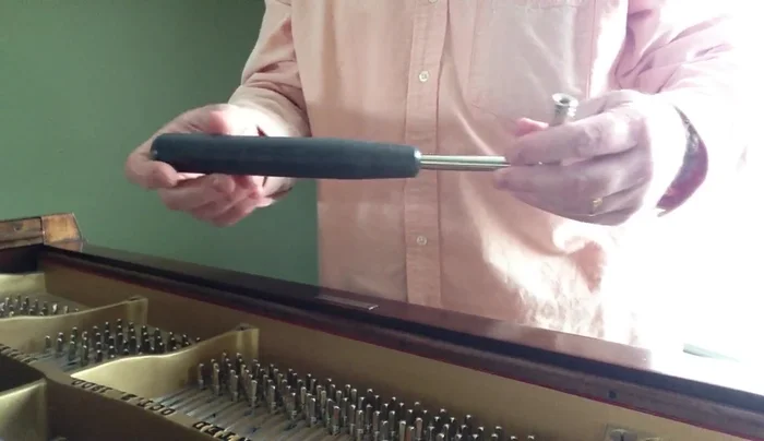 Professional Nylon Handle Tuning Hammer: Offers a nylon handle for enhanced durability and potentially better grip compared to wood.