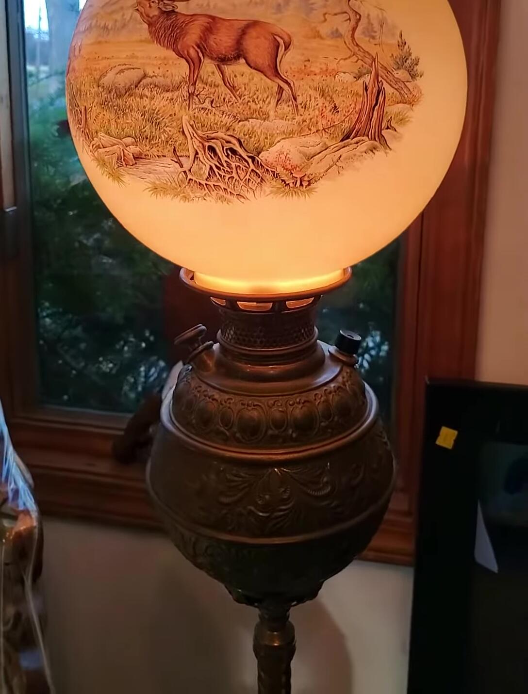Close-up of the elk on the front of the lamp
