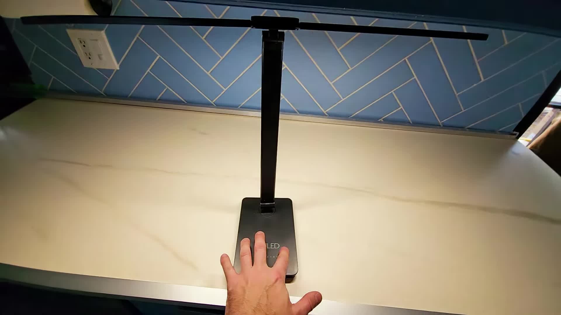 Close-up of the Nunet lamp highlighting its battery life