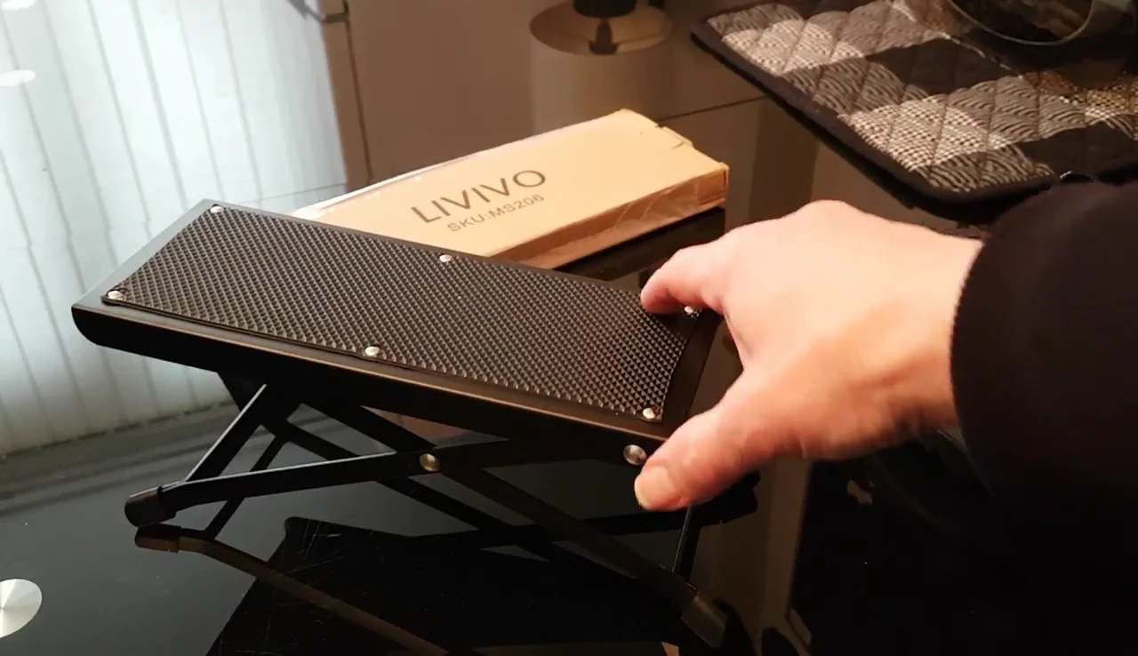 Testing the stability of the footrest