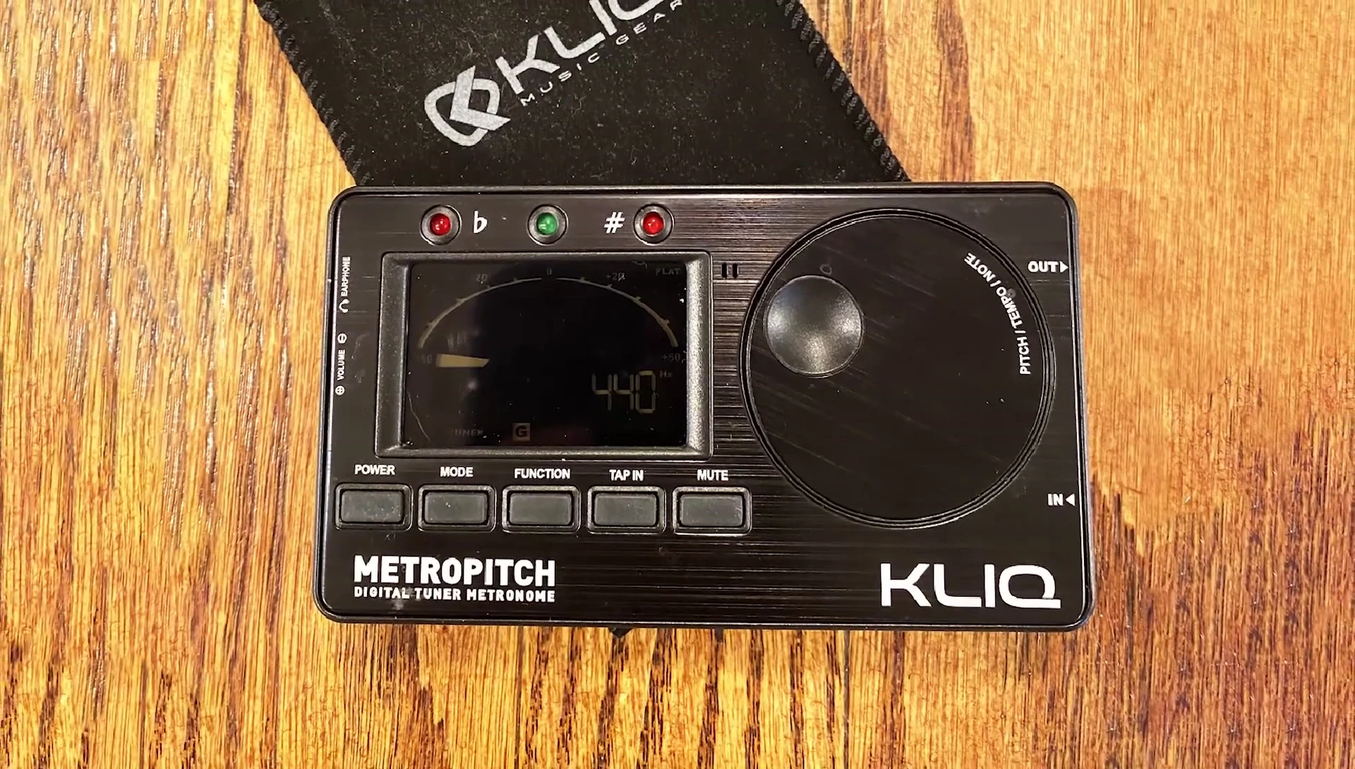 Qwik Metropitch with its carrying pouch