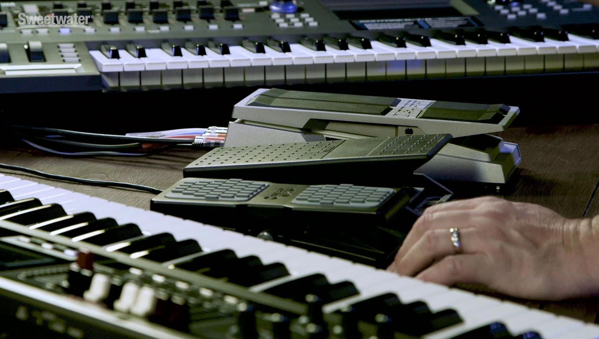 Close-up of the Boss FV-500L volume pedal
