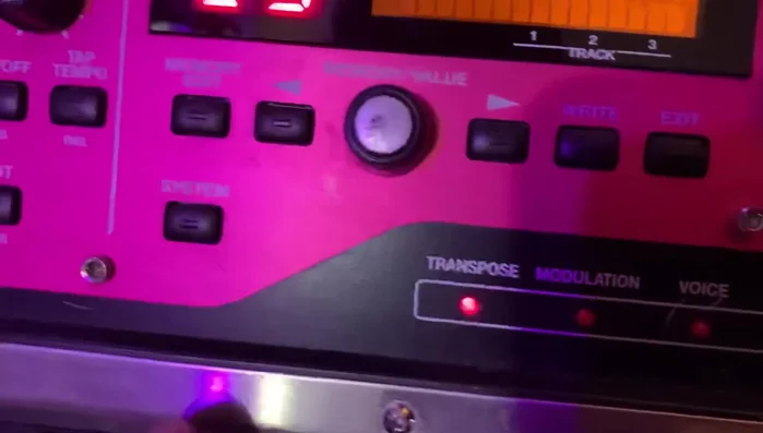 Set the MIDI Sync mode to 'Internal'.