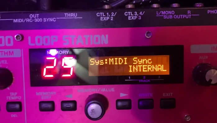 Set the MIDI Sync mode to 'Internal'.