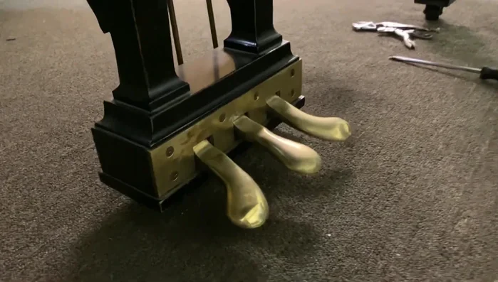 Insert the rods back into the cups at the back. If squeaking occurs, apply Teflon powder.