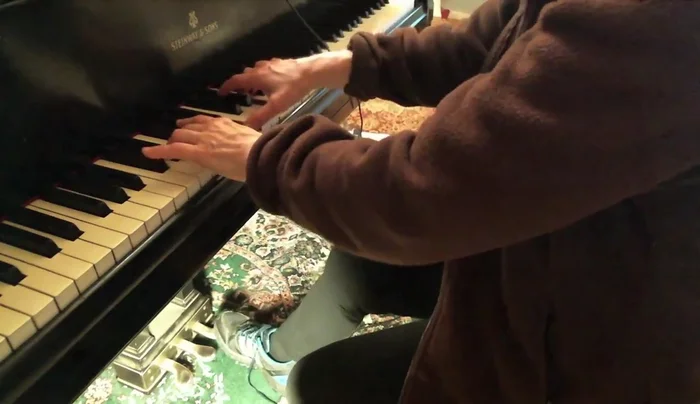 For quick notes, lift the petal quickly, then replace it.