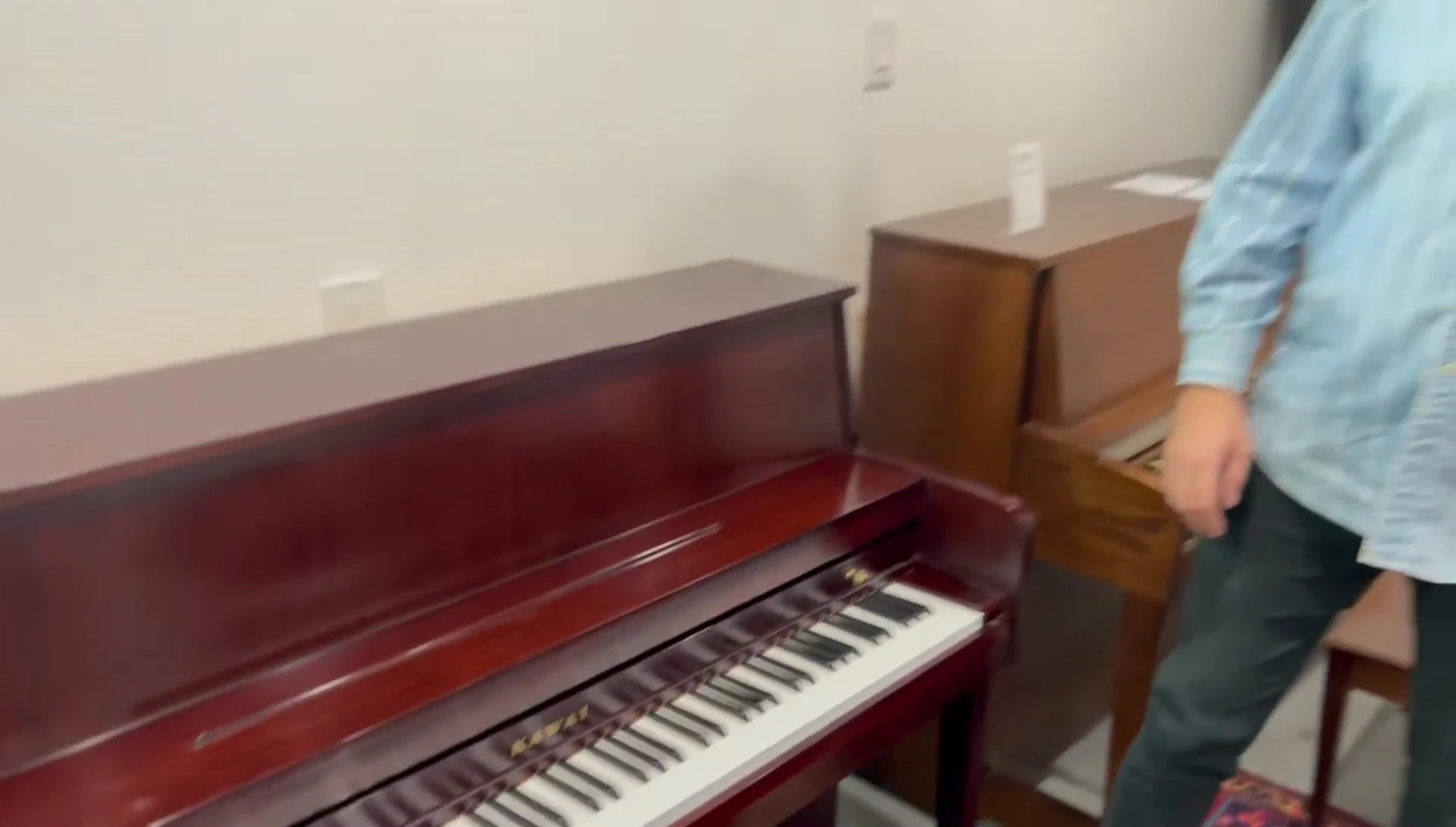 Final shot of the piano.
