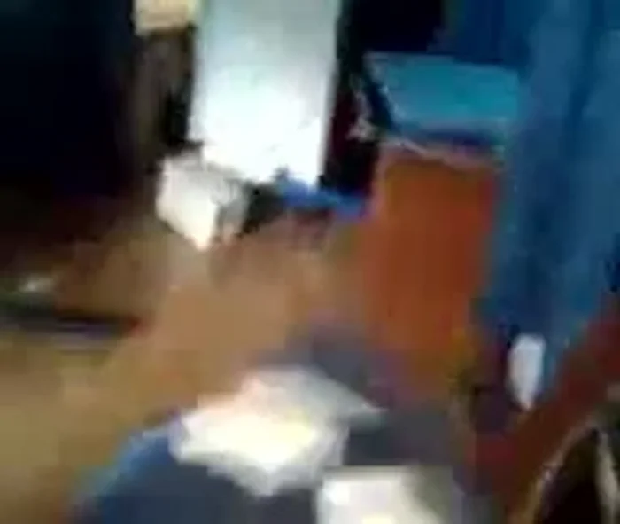 Use additional rubber bands to hold the CD case closed securely.