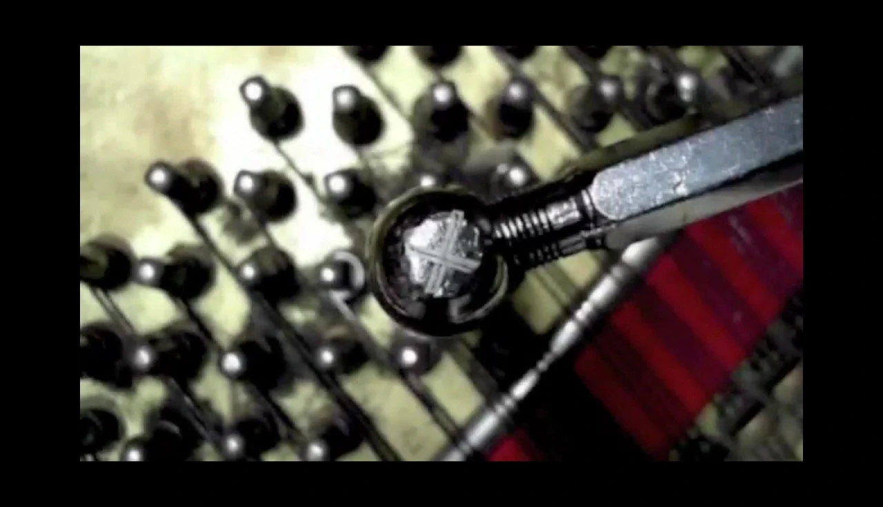 Demonstration of the twisting and untwisting of the tuning pin.