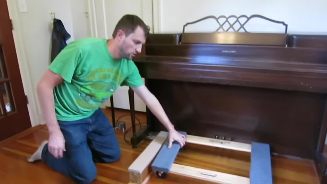 Close-up of the furniture dolly